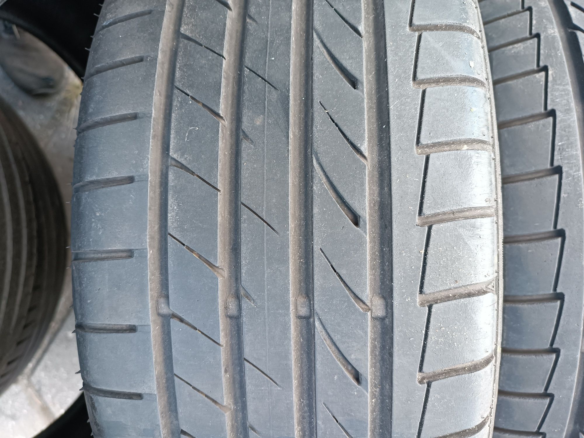 Opony 215/45 r18 superstan