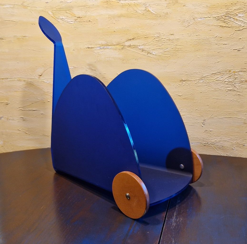 GAZETNIK/STOJAK na gazety,design Biesse,włoski,tworzywo szafirowe