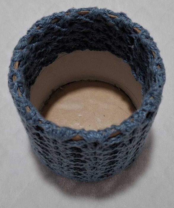 Pojemnik na długopisy, kredki, 9x8,5cm, praca plastyczna (Handmade)