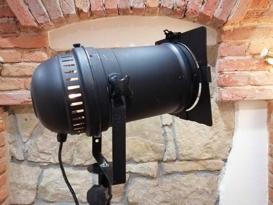 Lampa sceniczna, estradowa reflektor PAR-64 1000W SPOT