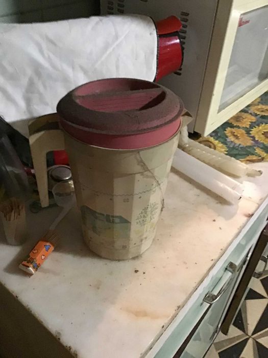 jarro colorido para agua ou sumo