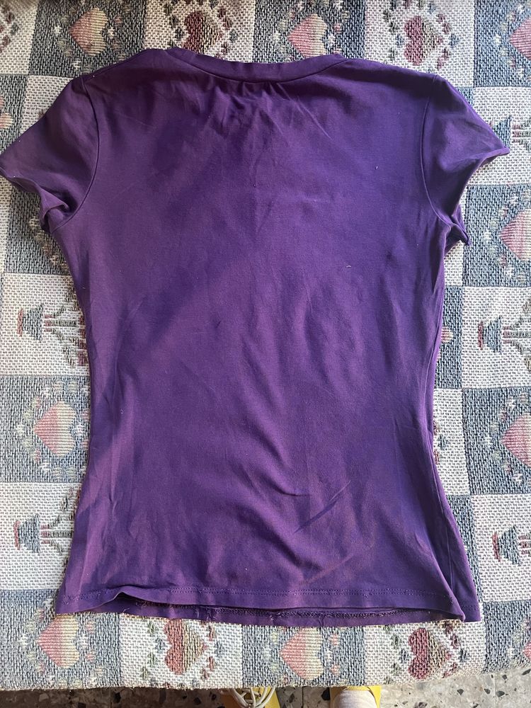 T-shirt można używać jako sportowy