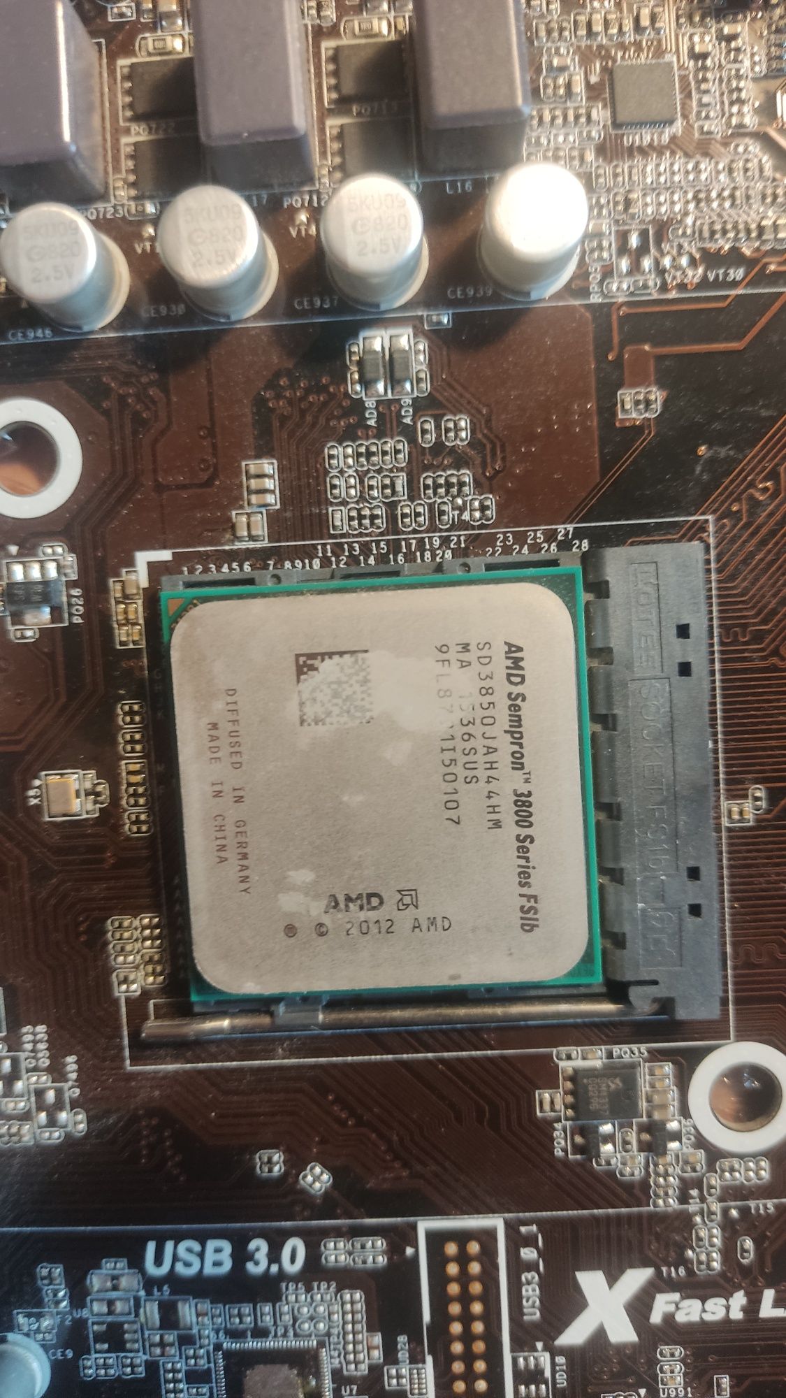 Комплект Asrock AM1B-M та процессор