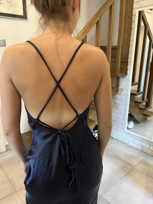 Satynowa sukienka granatowa Asos S 36 34 odkryte wiazane plecy