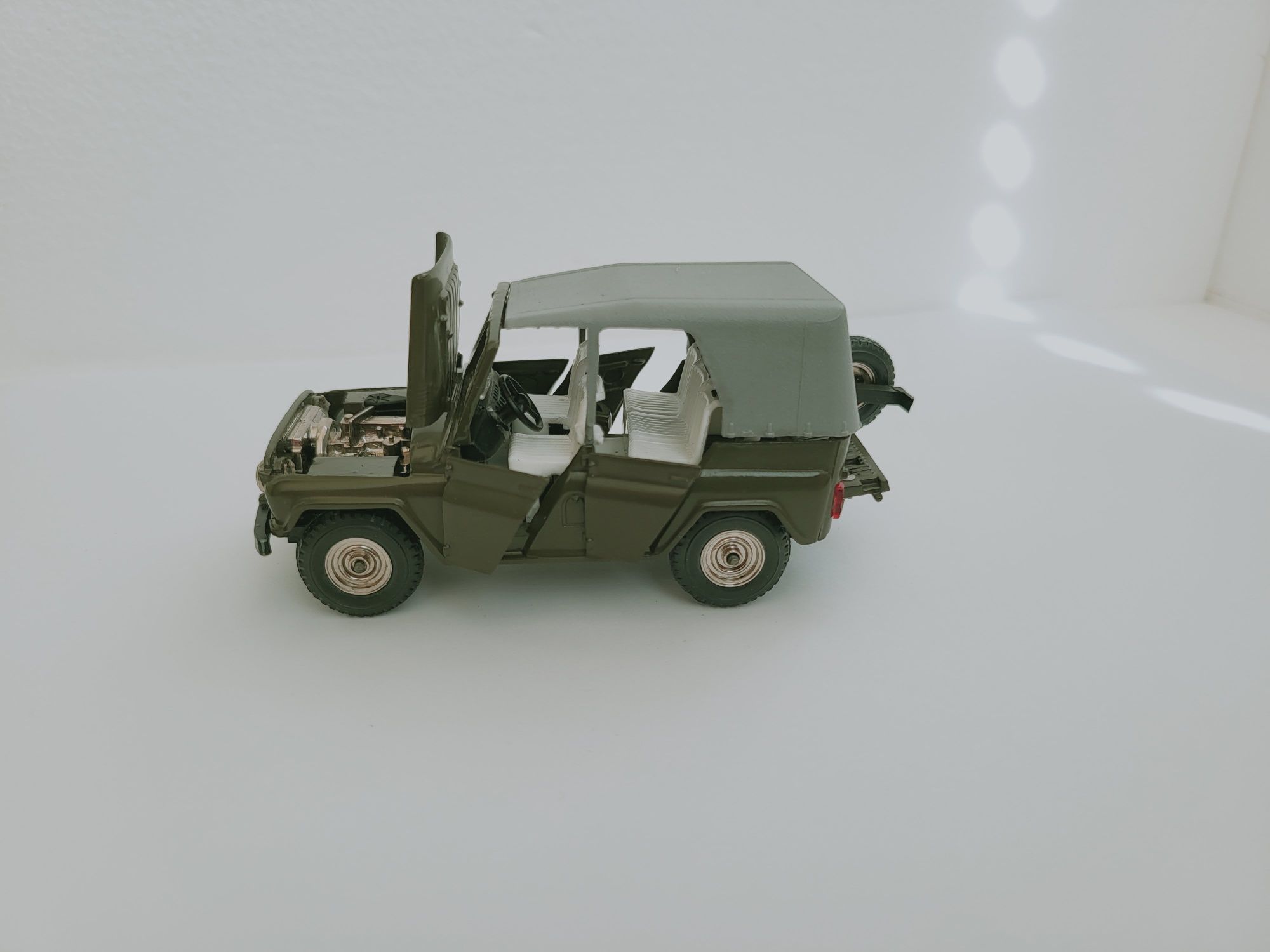 Модель авто ссср 1:43, УАЗ 469 дно метал.