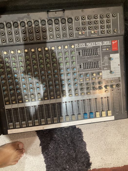 RARO Mesa de som FENDER PX2200D