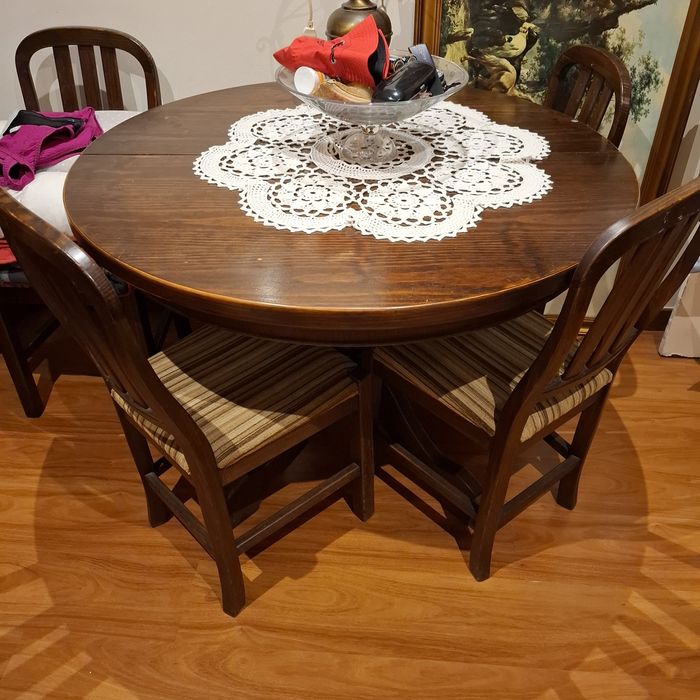 Vendo Mesa de jantar redonda e 6 cadeiras