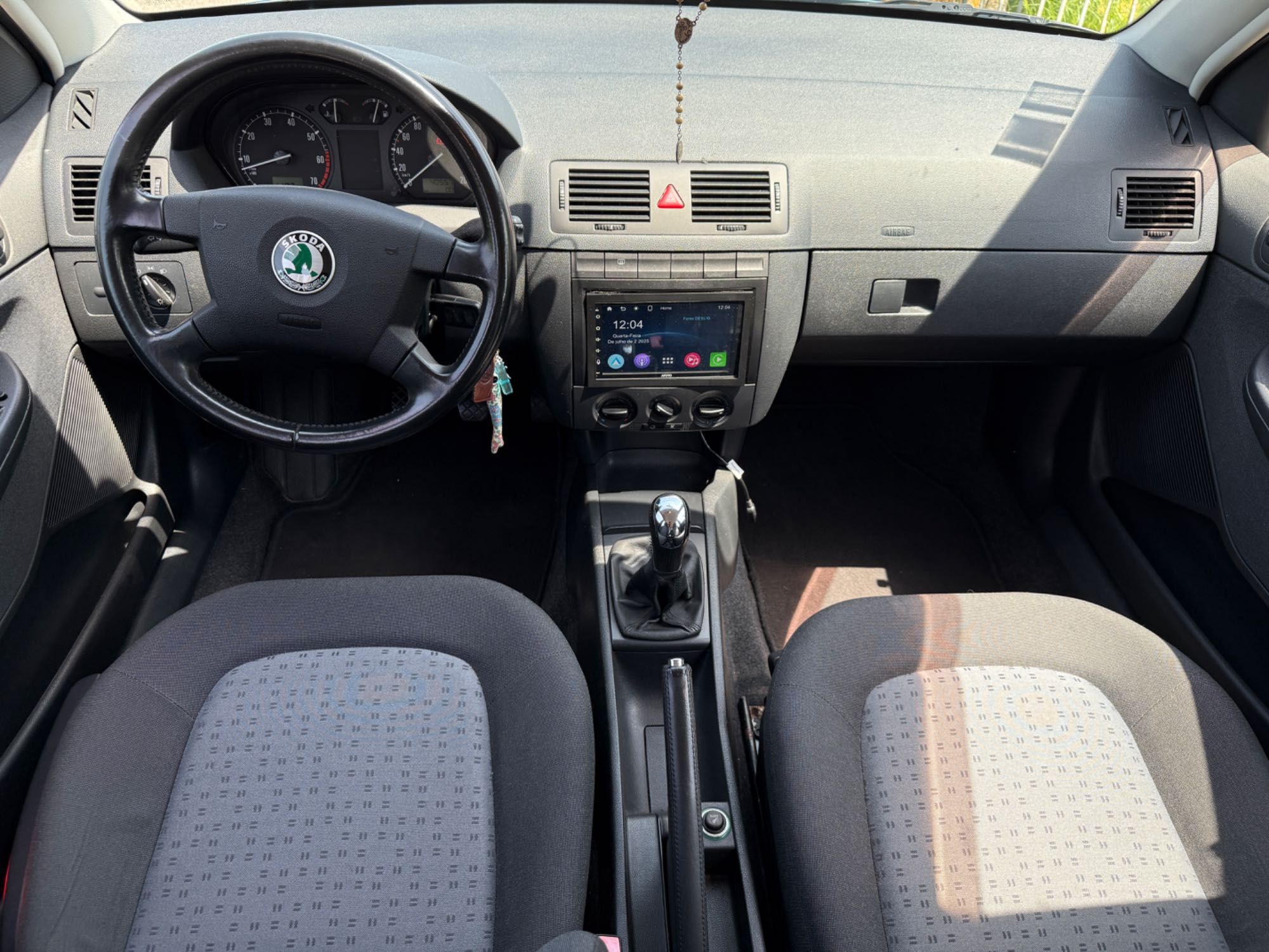Skoda Fabia impecável com poucos km