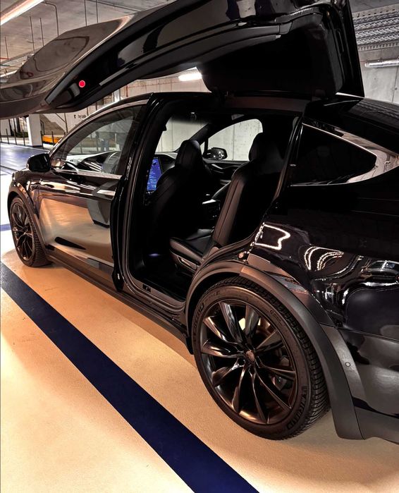 Wynajem auta SUV Tesla Model X Long Range RAVEN - 7 os. od 350zł/doba