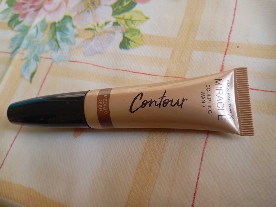 Rozświetlacz do twarzy Max Factor Miracle Sculpting Wand Medium Deep