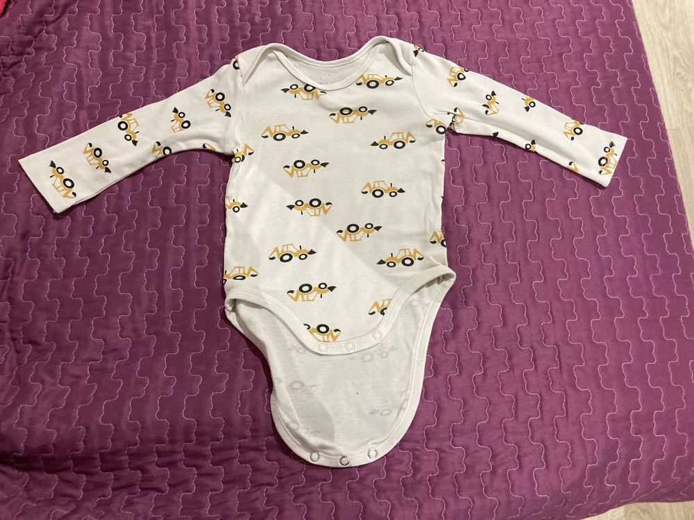 3 Bodys bebe com padrao tamanho 6-9 meses marca C&A
