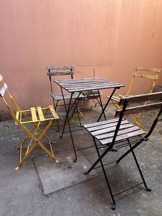 Mesa de jardim com 4 cadeiras