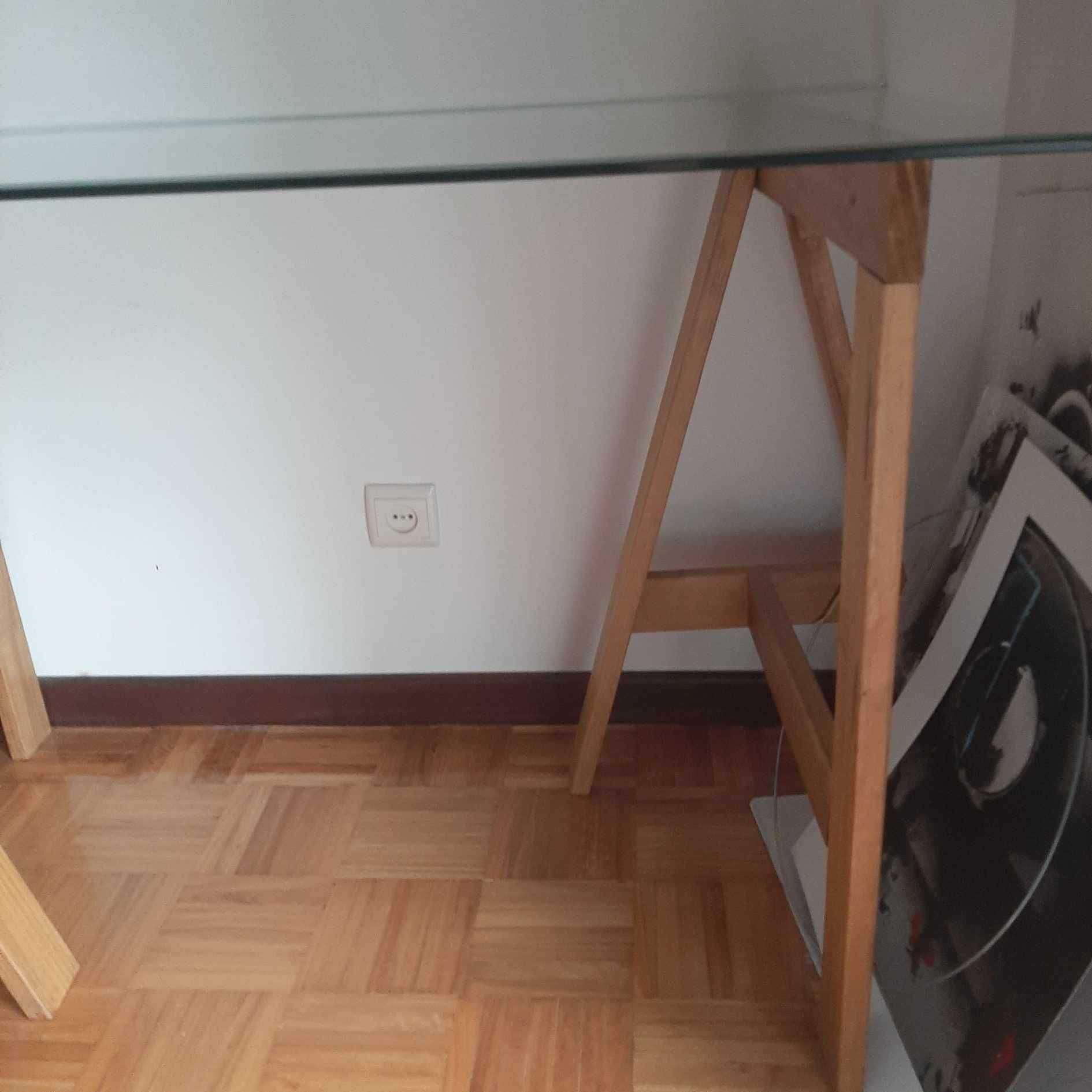 secretaria tampo de vidro pés madeira