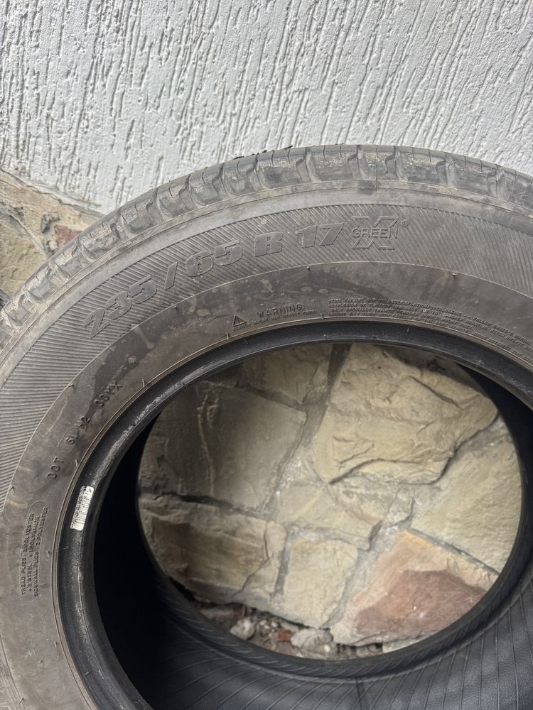 Автомобільні шини 235 65 R17