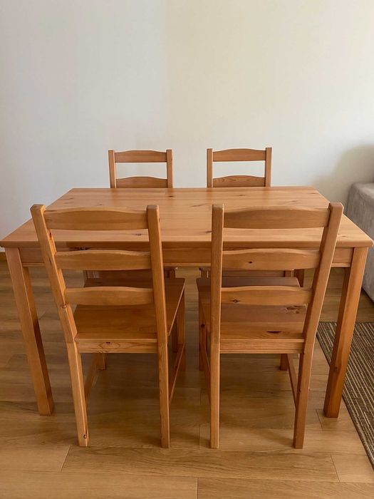 Conjunto de Mesa e 4 Cadeiras JOKKMOKK da IKEA – Madeira Maciça