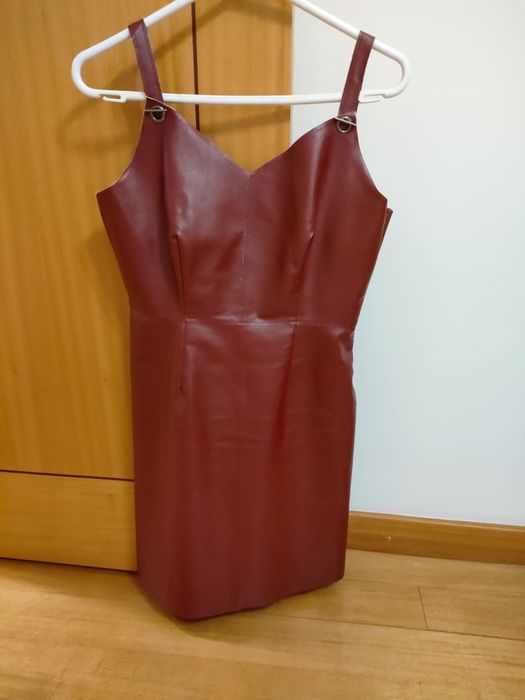 Vestido de Napa bordô