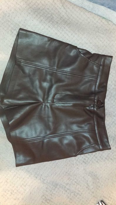 Шорти жіночі / еко-шкіра нові