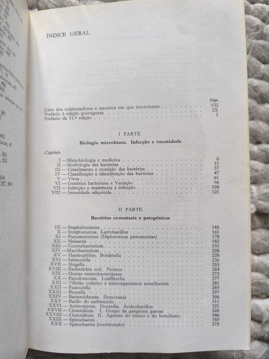 "Microbiologia Médica" de B. P. Marmon, R. Cruickshank e J. P. Duguid