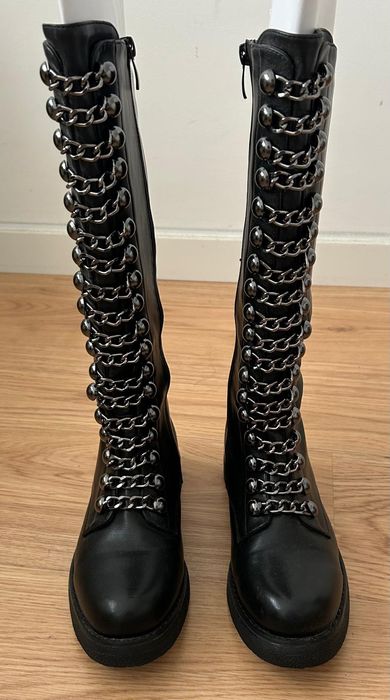 Botas pretas estilo gótico La Bottine Souriante