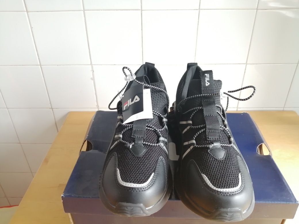 Vendo Ténis novos da marca FILA N 43