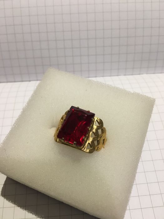 Винтажное кольцо с красным камнем