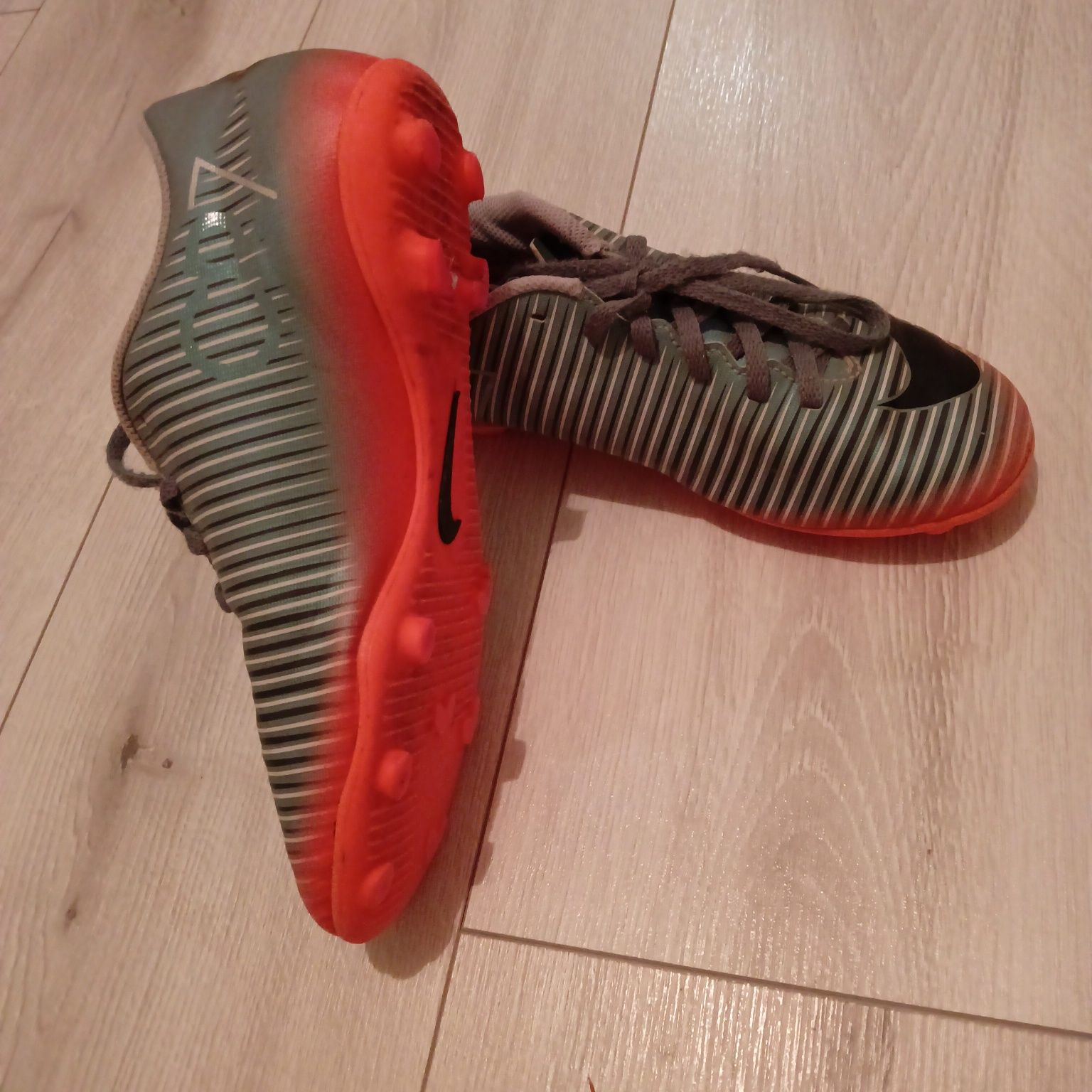 Buty korki Nike 38,5, wkł.24cm