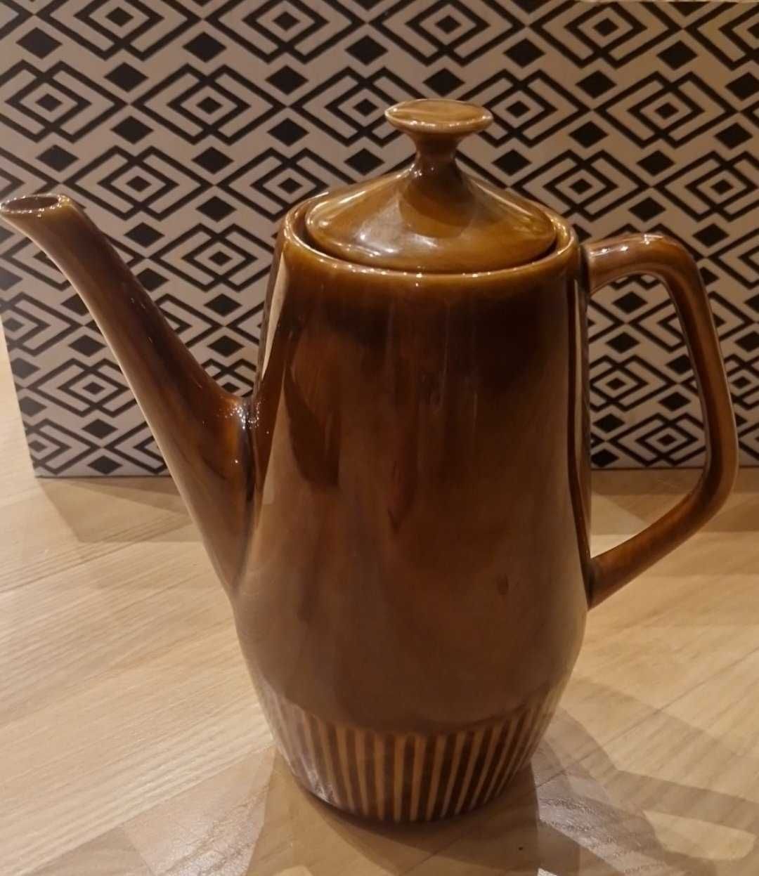Dzbanek z Zakładu Porcelitu w Pruszkowie fason Iga