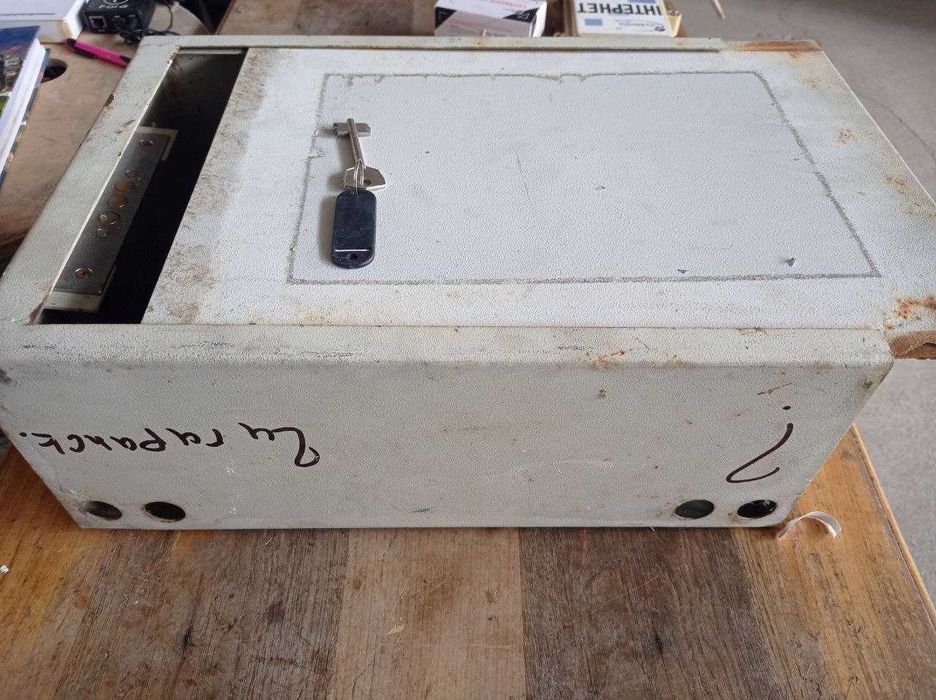 Антивандальні ящики БК-400 з замком