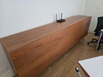 Komoda w kolorze pięknego naturalnego drewna