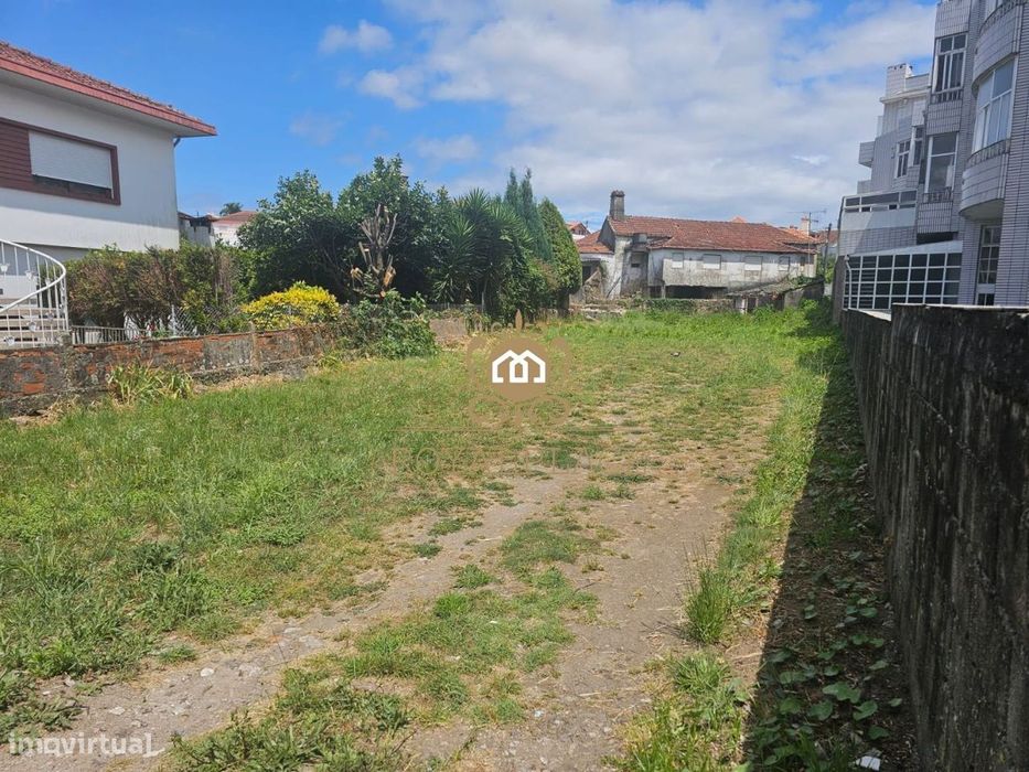 Terreno no centro de Fiães
