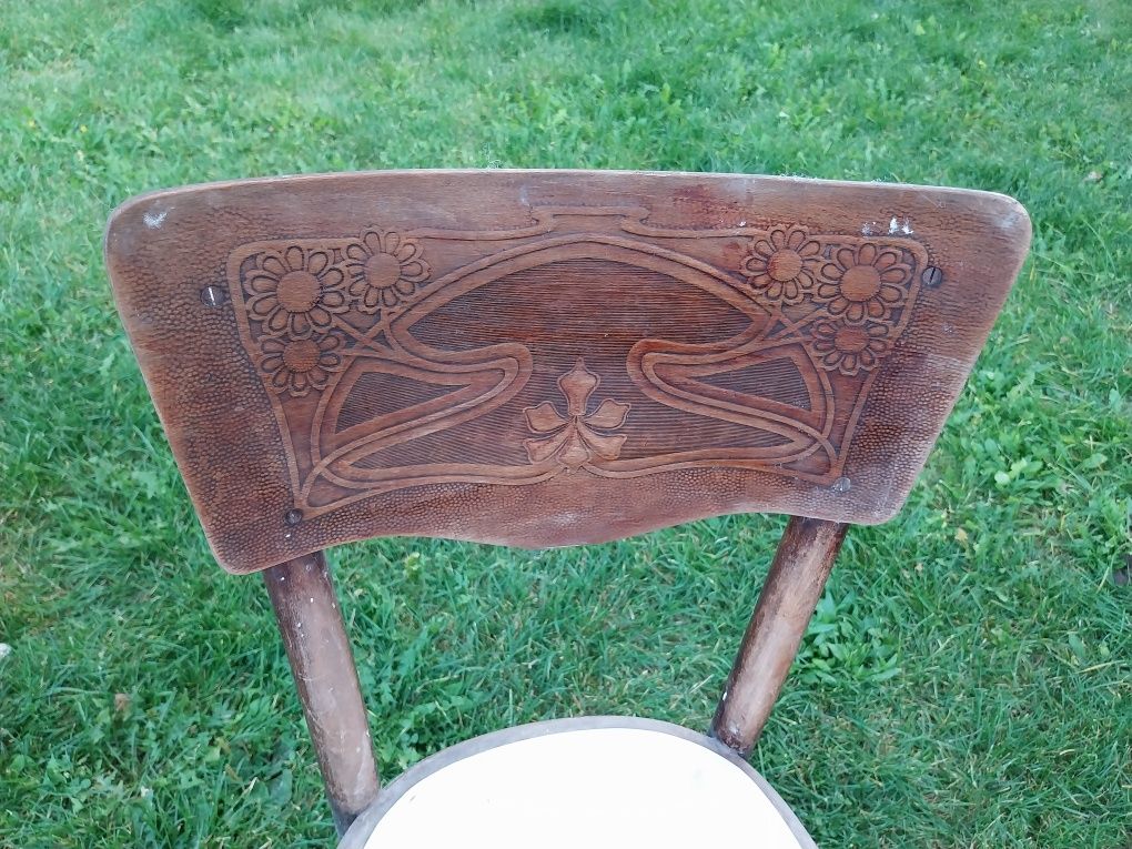 Stare drewniane krzesło