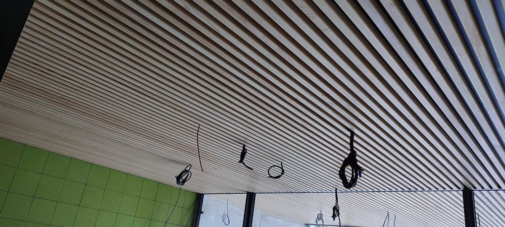 Lamele ścienne na płycie z naturalnego drewna PANEL LAMELOWY