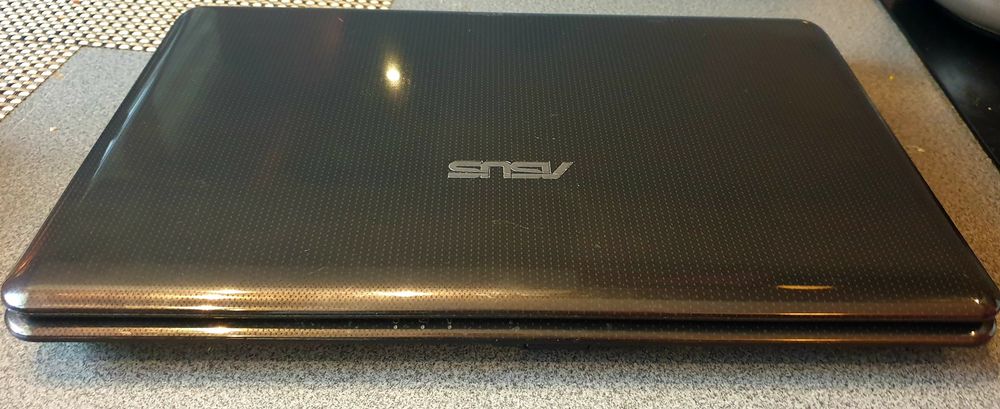 Asus X5DIJ-SX038A 15,6", Celeron 1,8GHz, 2GB RAM, 320GB HDD