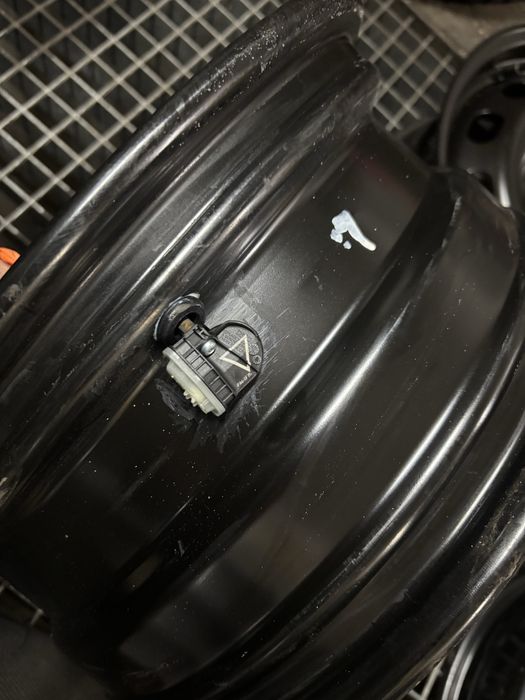 Felgi stalowe 15” 4x108 Ford nowe/ demo czujniki TPMS