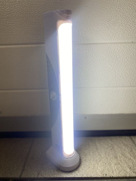 Якісна та яскрава LED лампа на аккумуляторі  2400 mAh