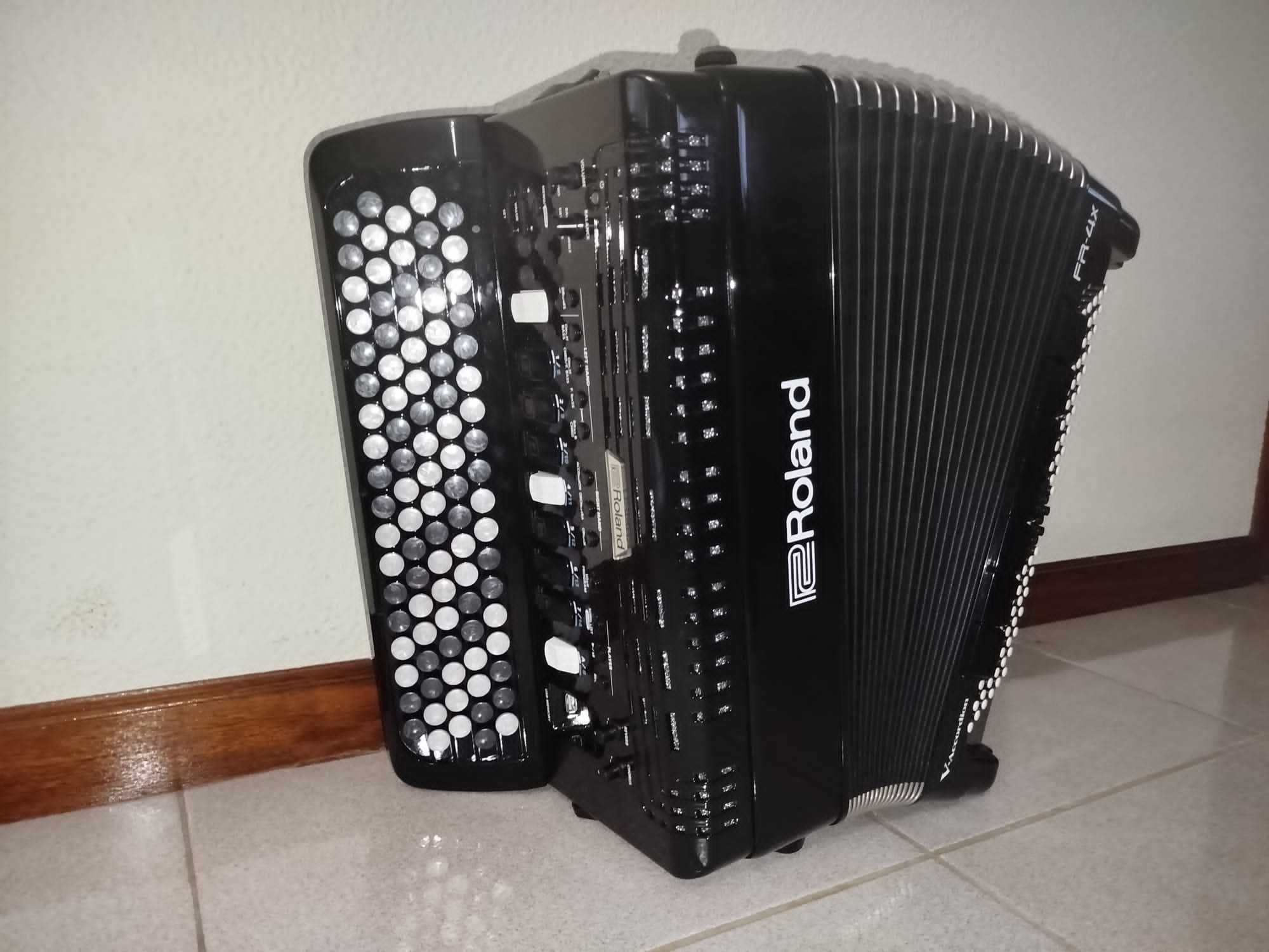Acordeão Roland FR-4x