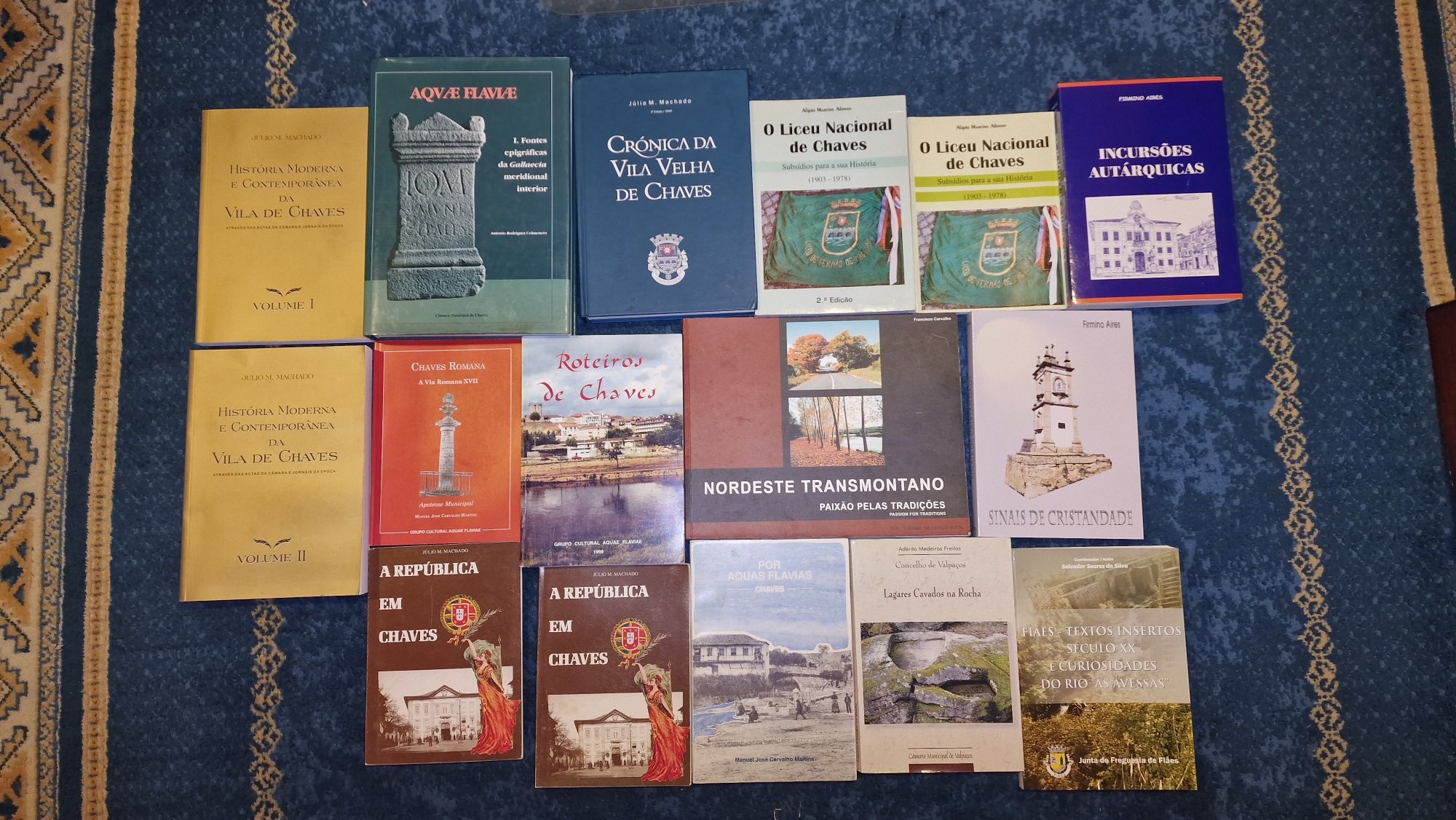 Revista Aquae Flaviar e varios livros sobre Chaves e região