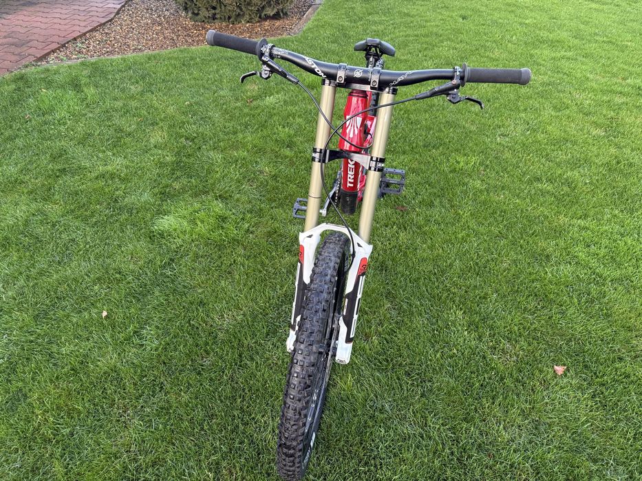 Trek Session 8 rower Downhill enduro full dh nie v10 demo fuzz dartmoo