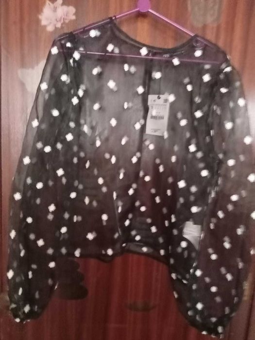Blusa Zara nova Preta Transparente  com flores, tamanho S grande