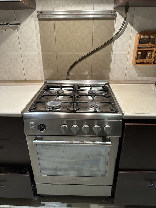 газова плита, витяжка і духовка