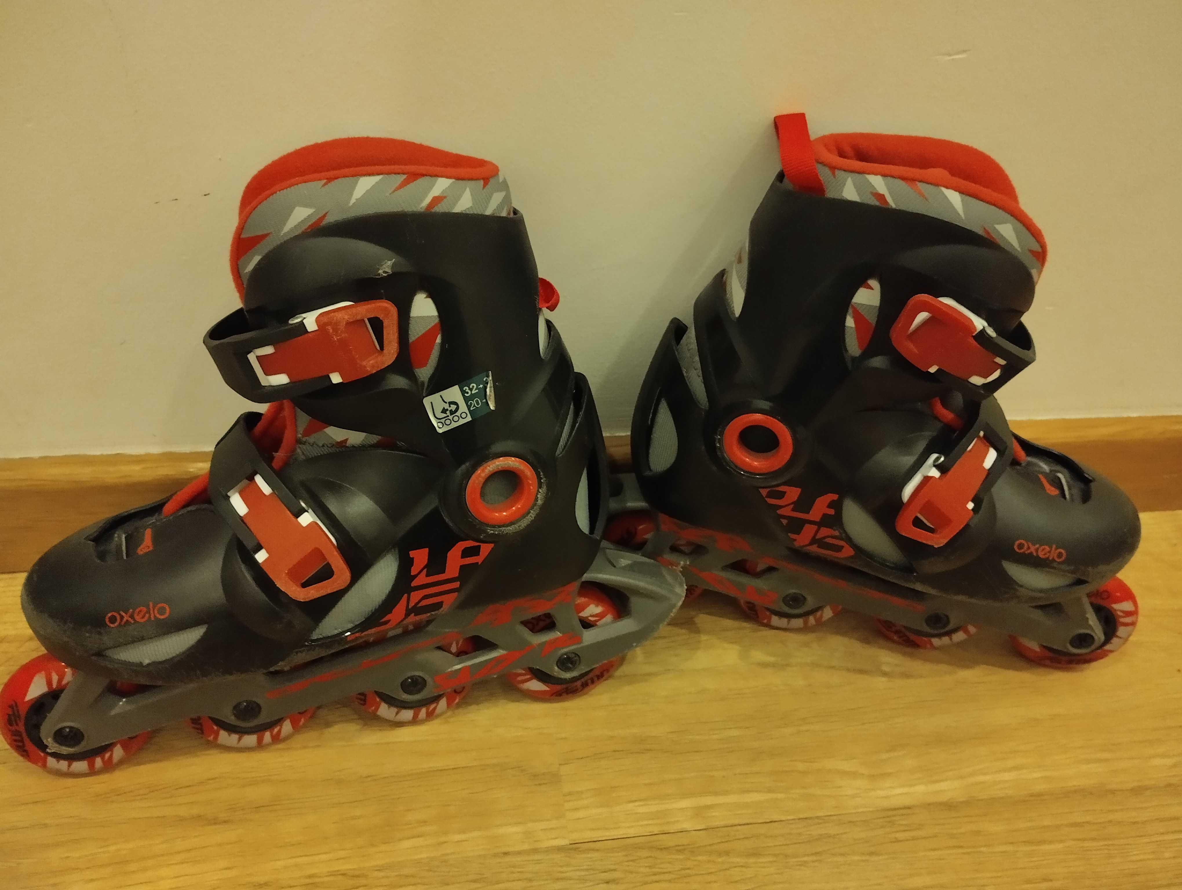 Patins em linha para criança. Marca Oxelo. Muito bem conservados!