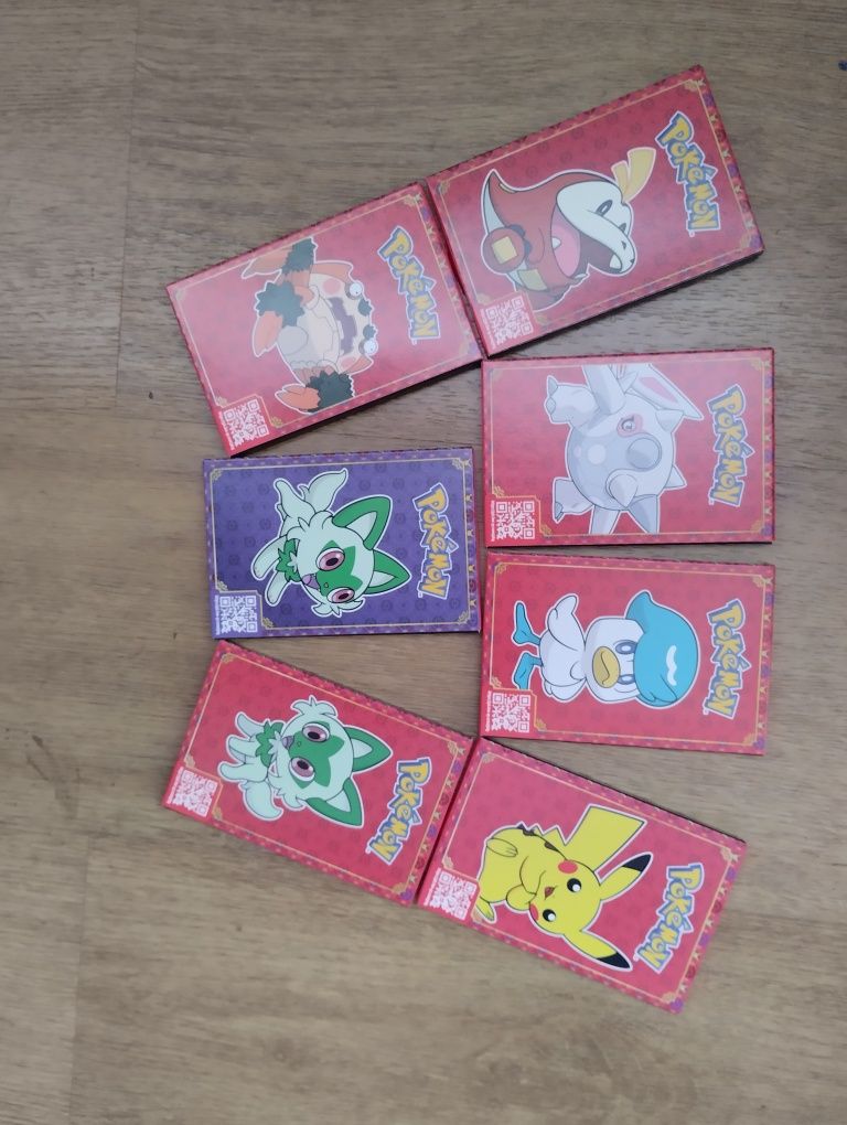 7 kompletów kart Pokemon