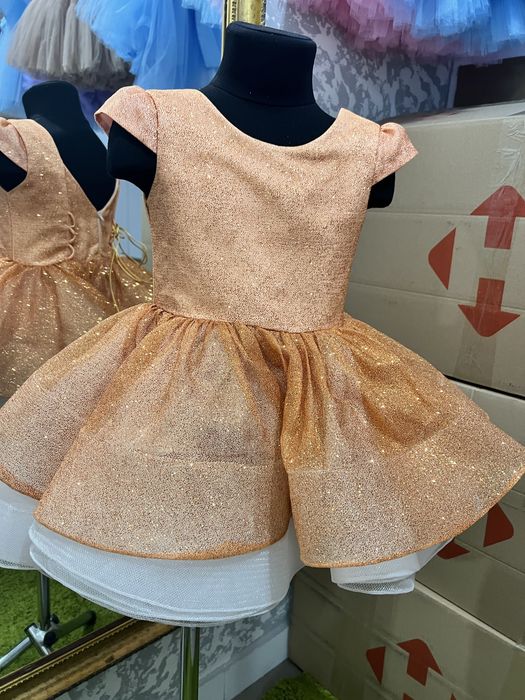 Продам оранжеву сукню для дівчинки