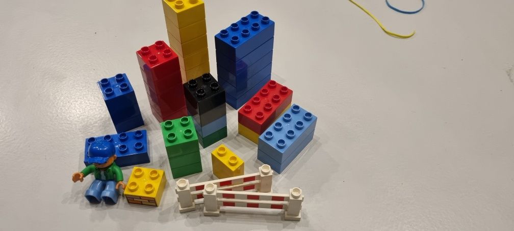 Lego duplo różne klocki, figurka, barierki