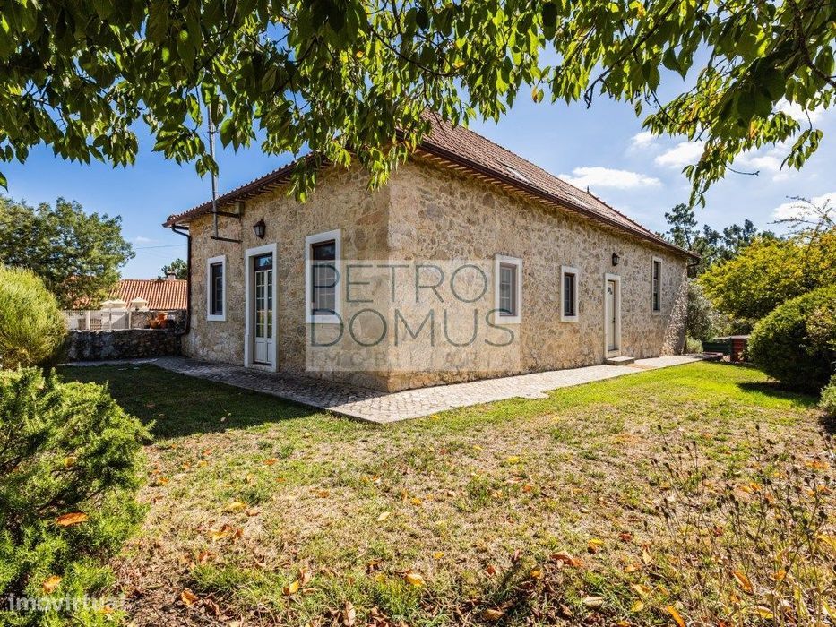 MORADIA RÚSTICA T4 com 1185 m² de terreno - a 3 km do Santuário de ...