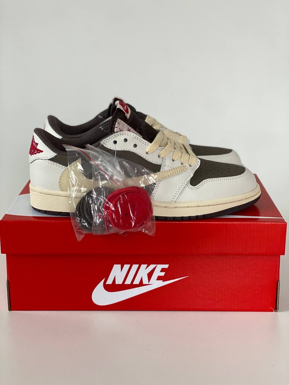 Кросівки Nike Air Jordan 1 Low x Travis Scott 'Sail and Ridgerock'