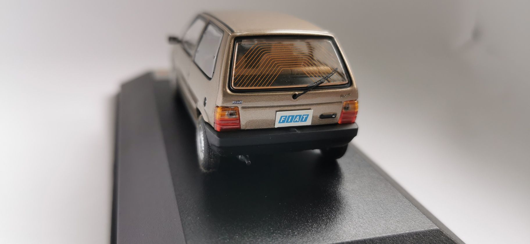 Fiat Uno escala 1/43