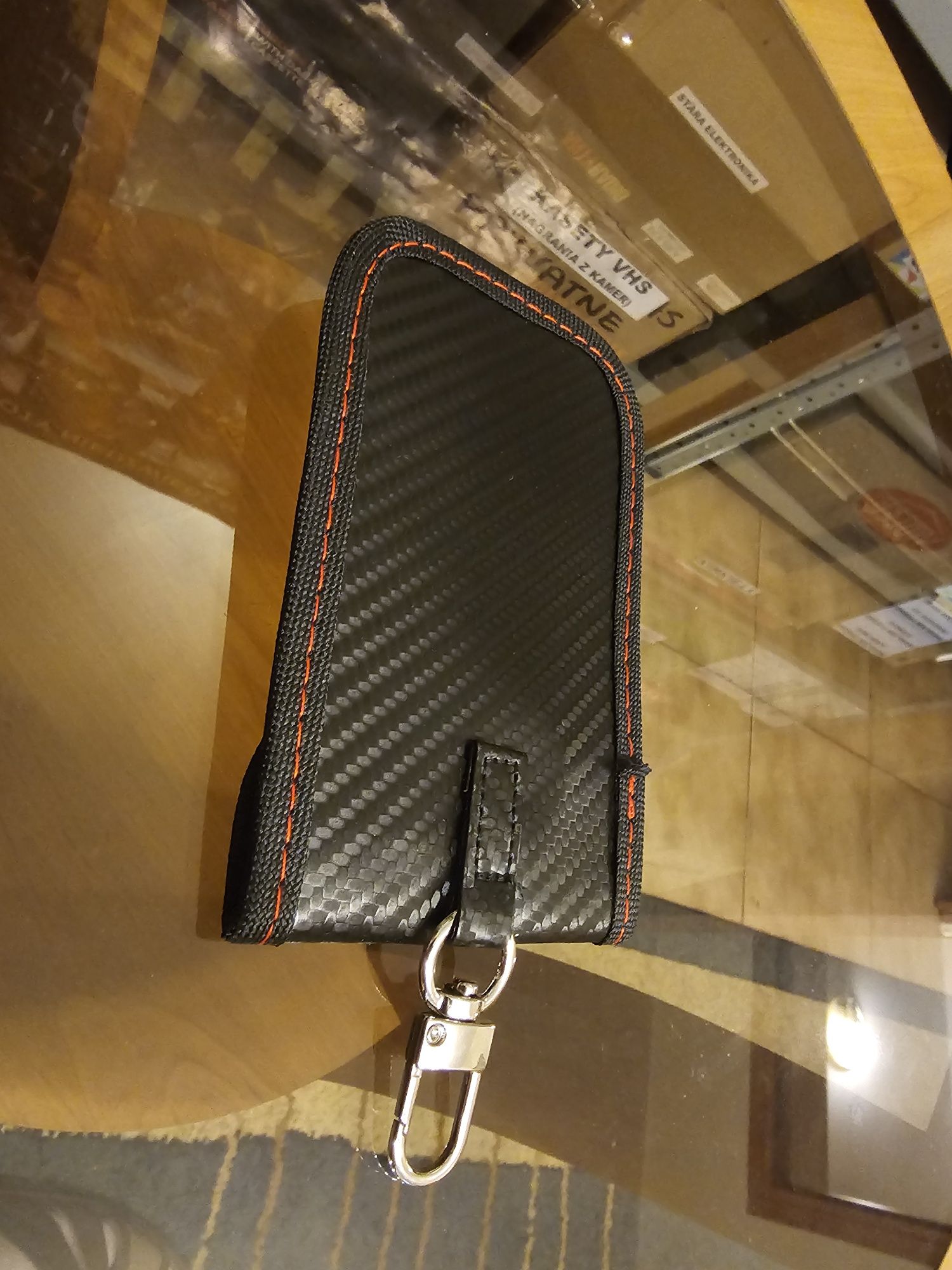 Dwa etui z blokadą sygnału na klucze / telefon
