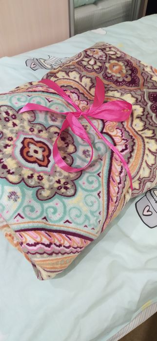 Плед в орнамент.