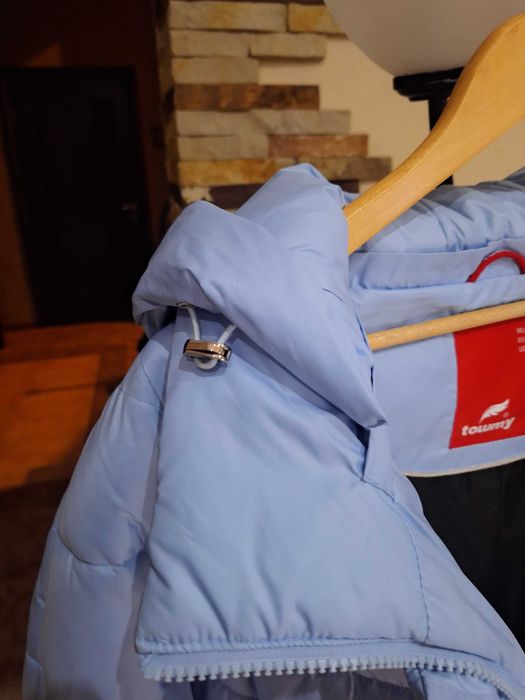 Продам жіночий суперпуховик ( наповнення пух-перо) блакитного коліру.